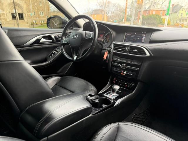 2017 INFINITI QX30 Premium