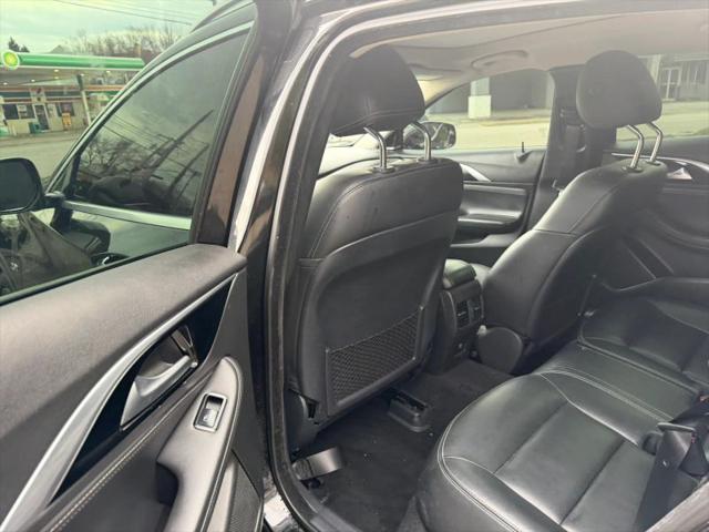 2017 INFINITI QX30 Premium