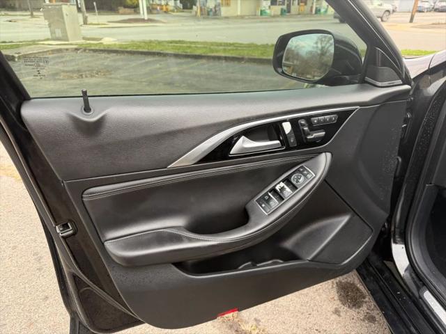 2017 INFINITI QX30 Premium