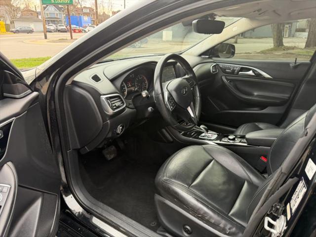 2017 INFINITI QX30 Premium