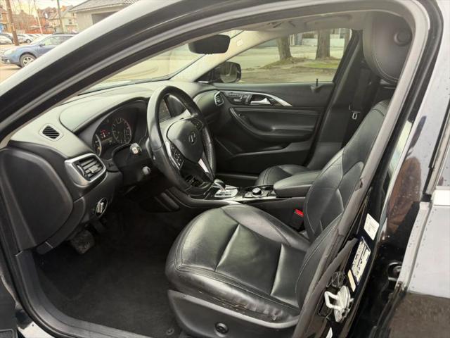 2017 INFINITI QX30 Premium