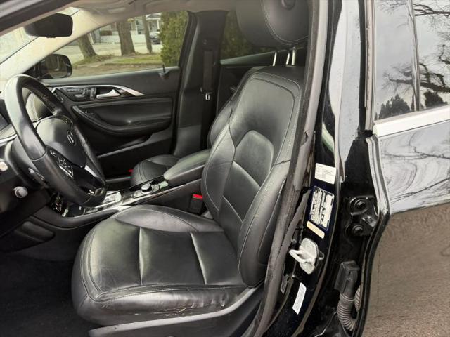 2017 INFINITI QX30 Premium