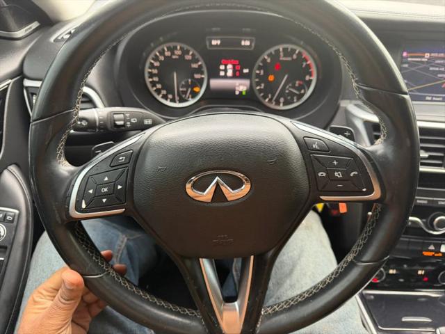 2017 INFINITI QX30 Premium