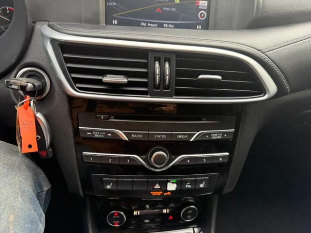 2017 INFINITI QX30 Premium