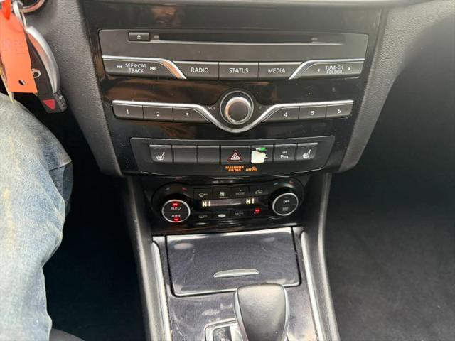 2017 INFINITI QX30 Premium