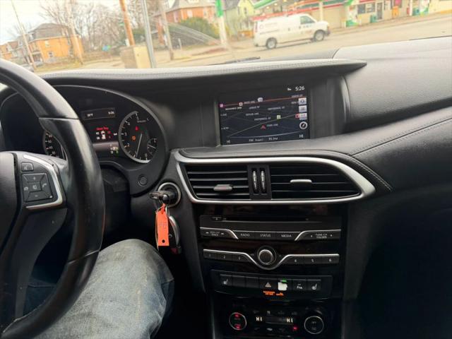 2017 INFINITI QX30 Premium
