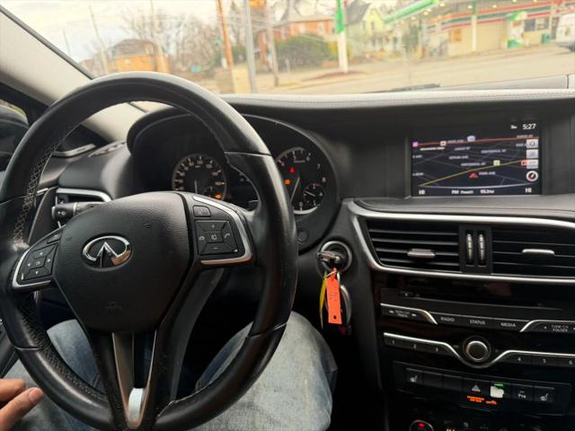 2017 INFINITI QX30 Premium