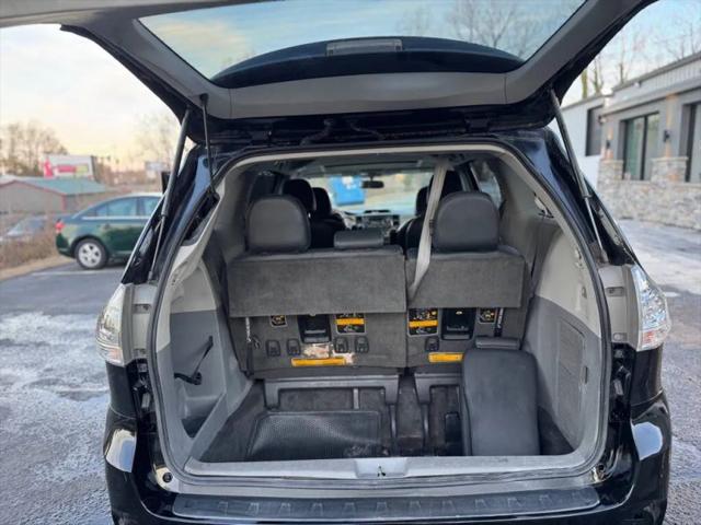 2014 Toyota Sienna SE 8 Passenger