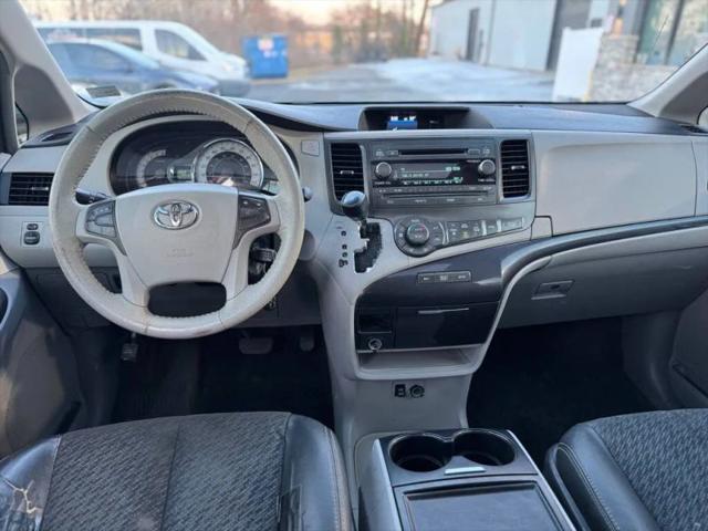 2014 Toyota Sienna SE 8 Passenger