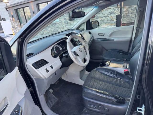 2014 Toyota Sienna SE 8 Passenger