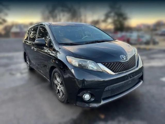 2014 Toyota Sienna SE 8 Passenger