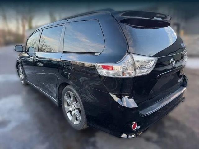 2014 Toyota Sienna SE 8 Passenger
