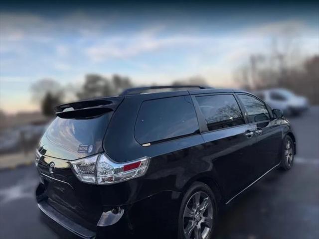 2014 Toyota Sienna SE 8 Passenger