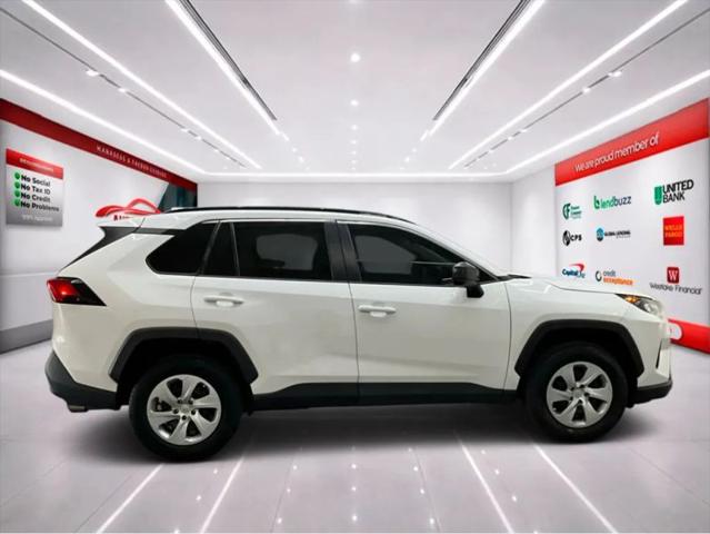 2020 Toyota RAV4 LE