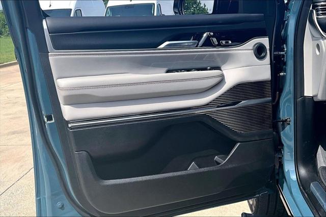 2026 Jeep Grand Wagoneer L Summit Obsidian 4x4