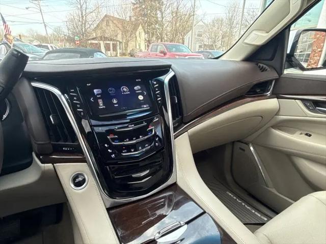 2017 Cadillac Escalade Luxury