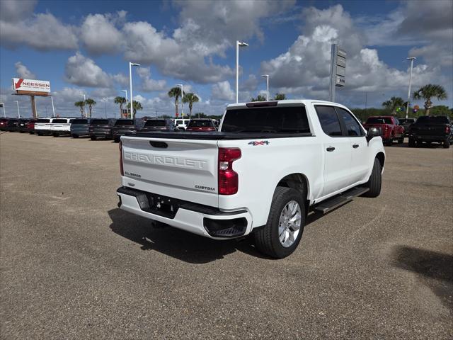2023 Chevrolet Silverado 1500 4WD Crew Cab Short Bed Custom