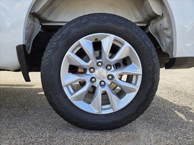 2023 Chevrolet Silverado 1500 4WD Crew Cab Short Bed Custom