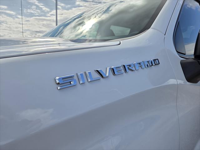 2023 Chevrolet Silverado 1500 4WD Crew Cab Short Bed Custom