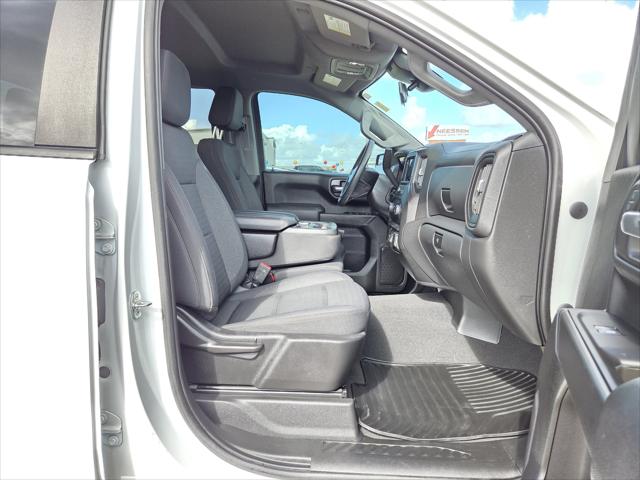 2023 Chevrolet Silverado 1500 4WD Crew Cab Short Bed Custom