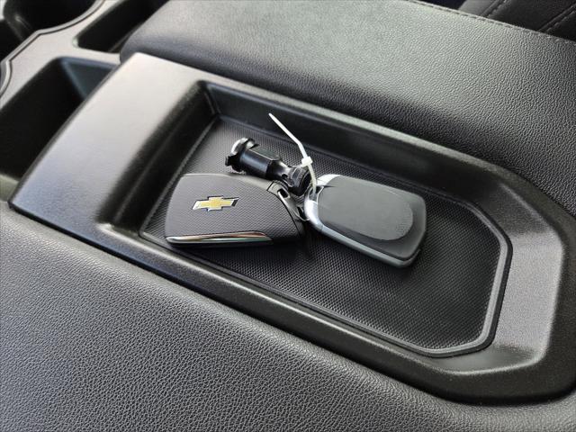2023 Chevrolet Silverado 1500 4WD Crew Cab Short Bed Custom