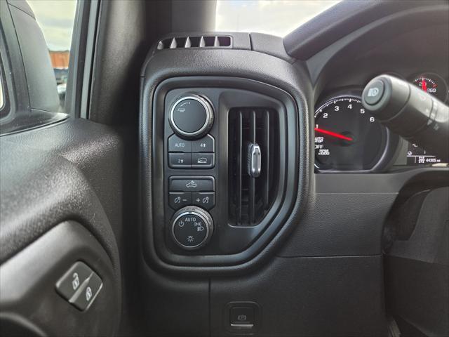 2023 Chevrolet Silverado 1500 4WD Crew Cab Short Bed Custom