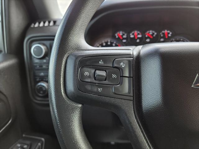 2023 Chevrolet Silverado 1500 4WD Crew Cab Short Bed Custom