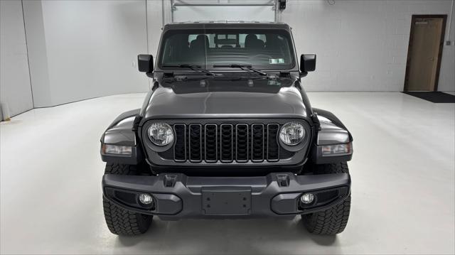 2025 Jeep Gladiator Nighthawk