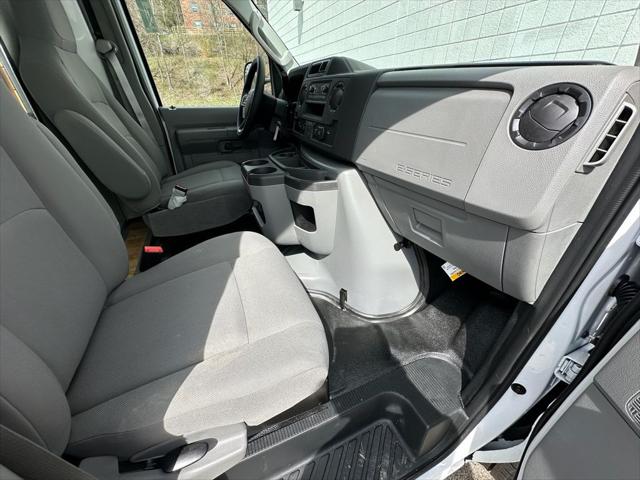 2027 Ford E-Series Cutaway Base
