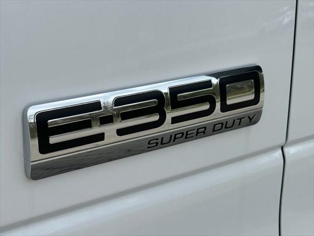 2027 Ford E-Series Cutaway Base
