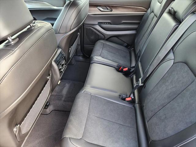 2026 Jeep Grand Cherokee L Altitude 4x2