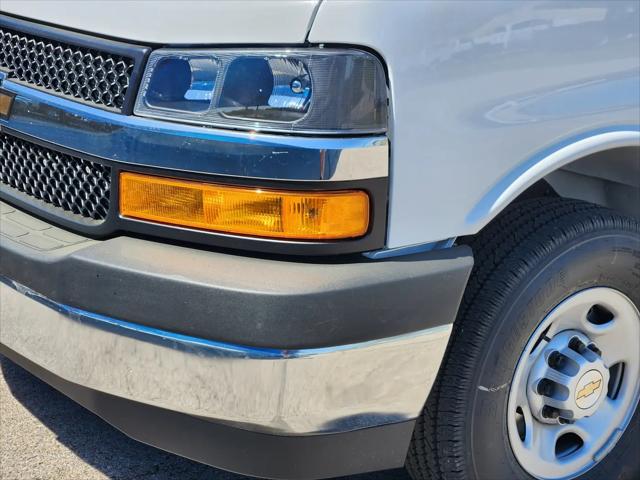 2026 Chevrolet Express Cargo Van 2500 Regular Wheelbase, WT, RWD