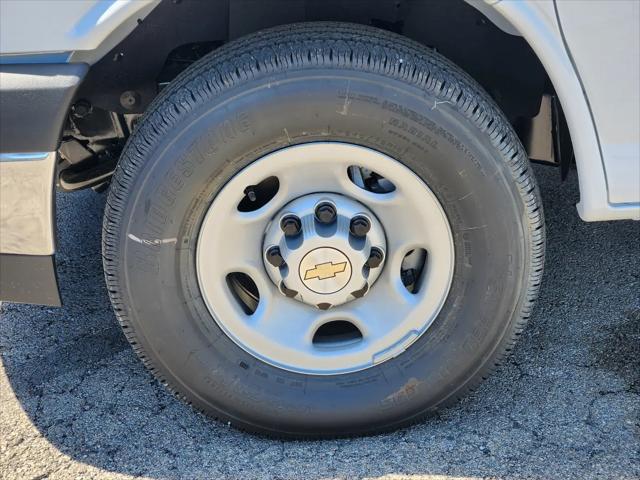 2026 Chevrolet Express Cargo Van 2500 Regular Wheelbase, WT, RWD