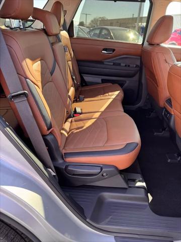 2025 Nissan Pathfinder Platinum 4WD