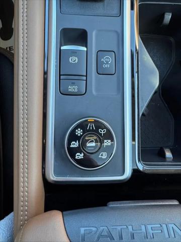 2025 Nissan Pathfinder Platinum 4WD