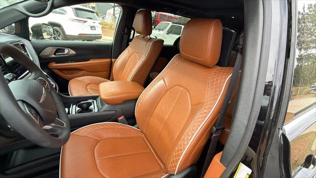 2024 Chrysler Pacifica Hybrid Pinnacle