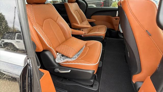 2024 Chrysler Pacifica Hybrid Pinnacle
