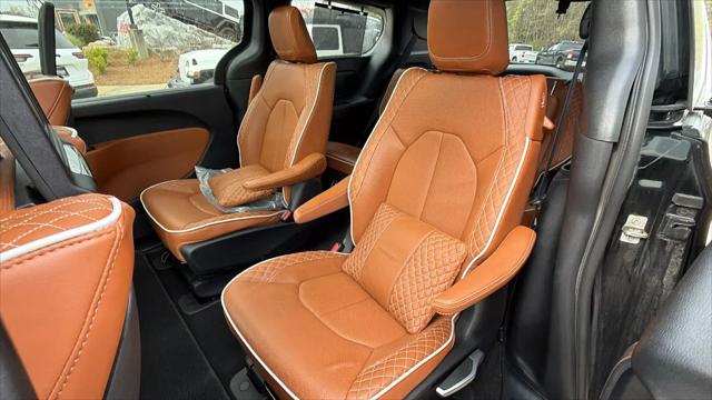 2024 Chrysler Pacifica Hybrid Pinnacle