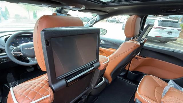 2024 Chrysler Pacifica Hybrid Pinnacle