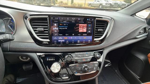 2024 Chrysler Pacifica Hybrid Pinnacle