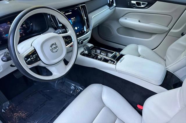 2023 Volvo S60 Recharge T8 Plus Dark Theme