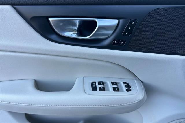 2023 Volvo S60 Recharge T8 Plus Dark Theme