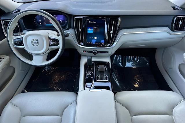 2023 Volvo S60 Recharge T8 Plus Dark Theme