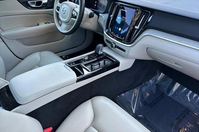 2023 Volvo S60 Recharge T8 Plus Dark Theme