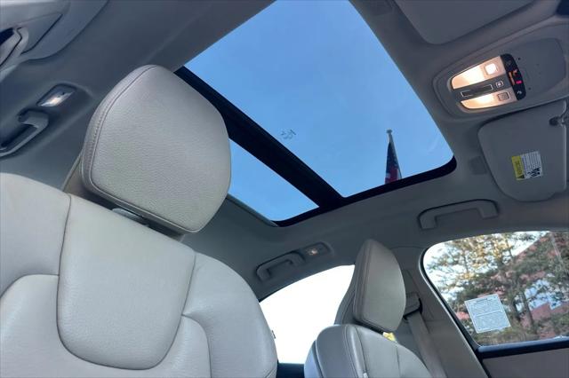 2023 Volvo S60 Recharge T8 Plus Dark Theme