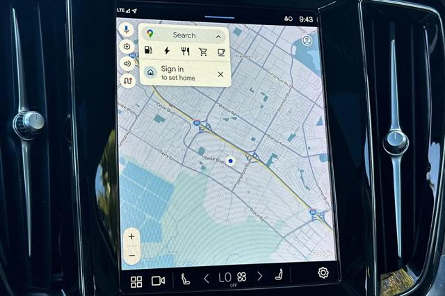 2023 Volvo S60 Recharge T8 Plus Dark Theme