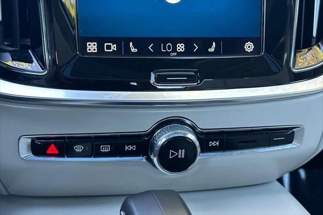 2023 Volvo S60 Recharge T8 Plus Dark Theme