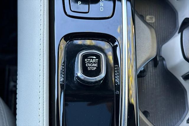 2023 Volvo S60 Recharge T8 Plus Dark Theme