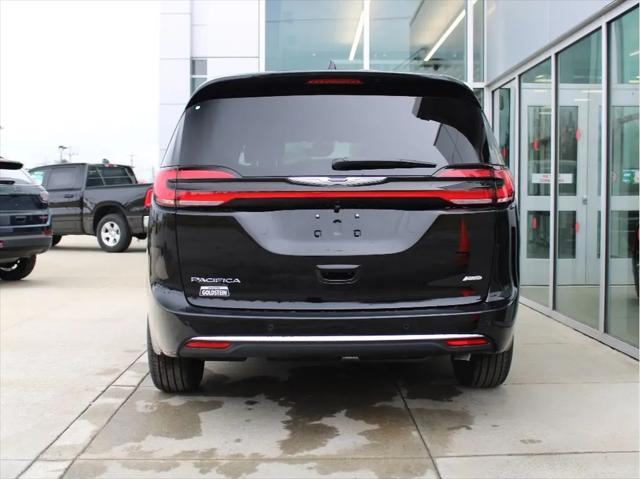 2026 Chrysler Pacifica Select AWD