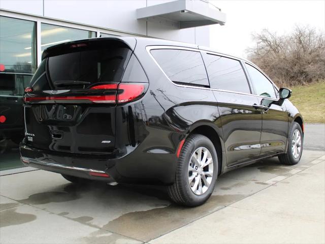 2026 Chrysler Pacifica Select AWD